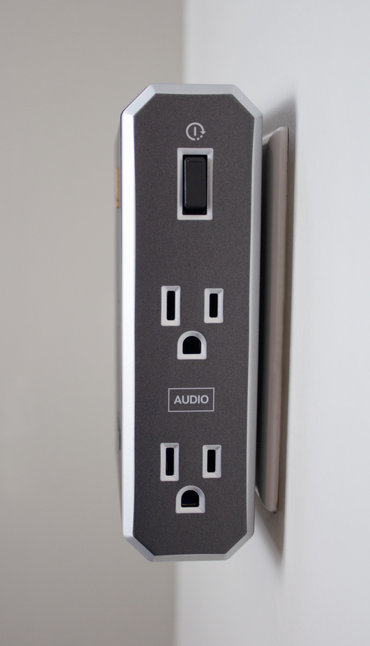 Austere Vll Series 4-Outlet Wall Charger side