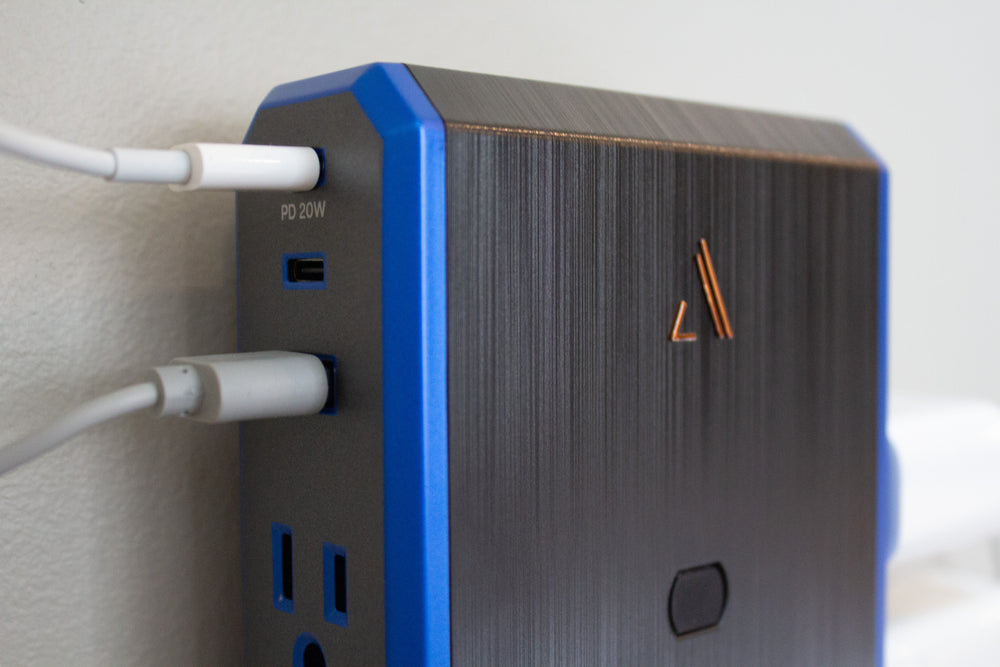 V Series \\ Power 4-Outlet With Omniport USB & 20W USB-C PD Ports