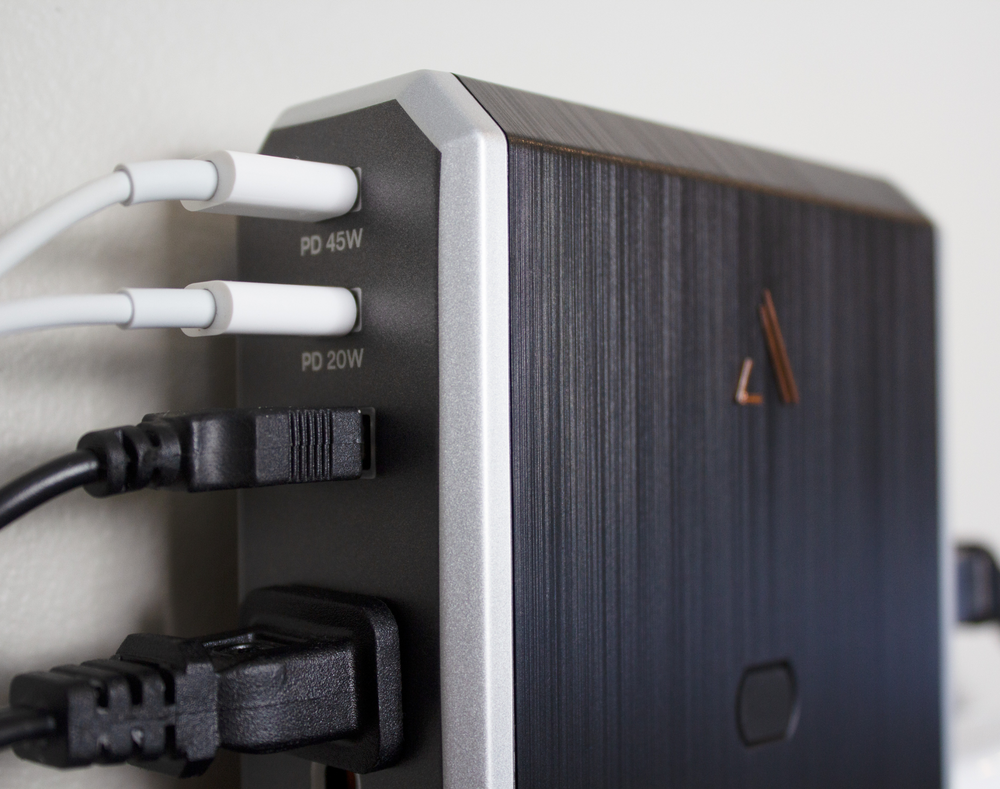 Vll Series \\ Power 4-Outlet With Omniport USB, 45W USB-C PD & 20W USB-C PD Ports